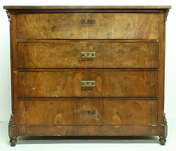 Vorzustand Nußbaum-Kommode