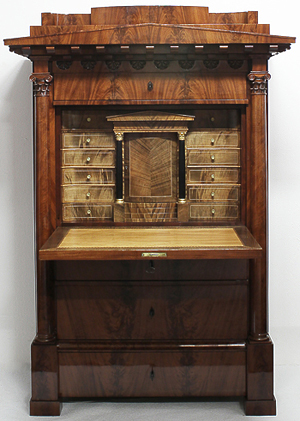 Restaurierung eines Biedermeier-Sekretärs